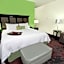 Hampton Inn By Hilton & Suites Winnie