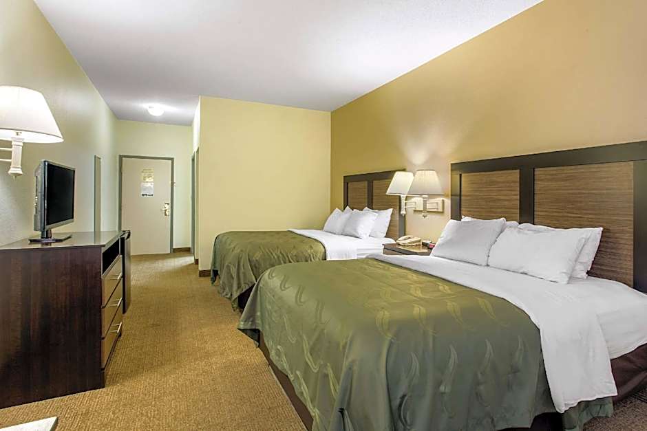 Photo 1 of 4 of 2 Queen Beds, Accessible, Low Floor