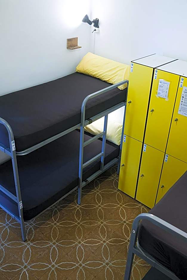 Mana Mana Youth Hostel