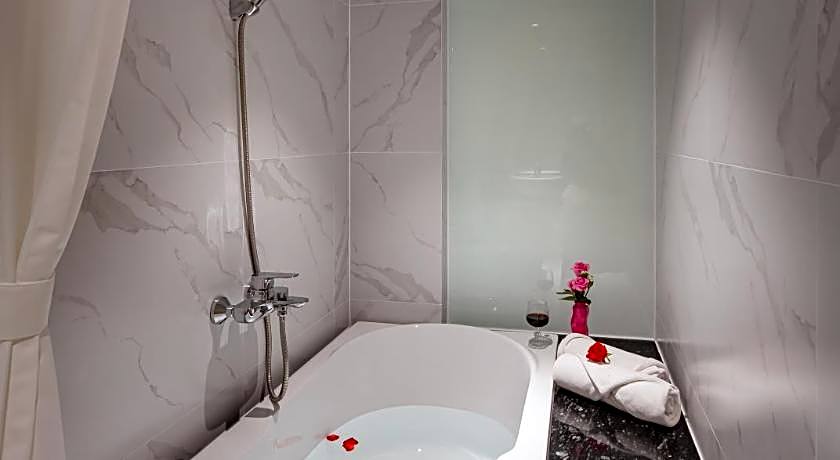 Lucky Residence Suites