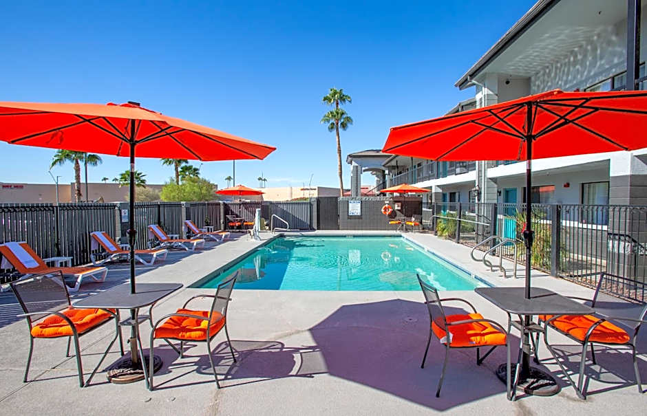 The Hotel Serene Glendale Peoria, Surestay Collection by BW