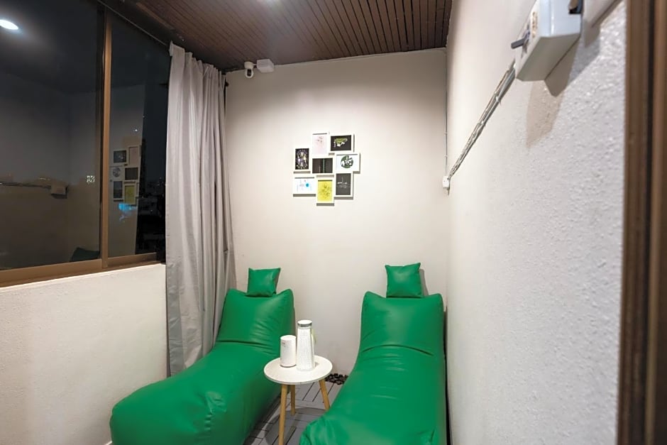 420 Hostel - Ekkamai Buds & Beds