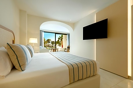  Signature Level - Junior Suite Swim Up with SPA access