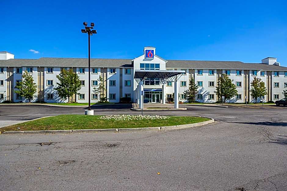 Motel 6-Whitby, ON - Toronto East