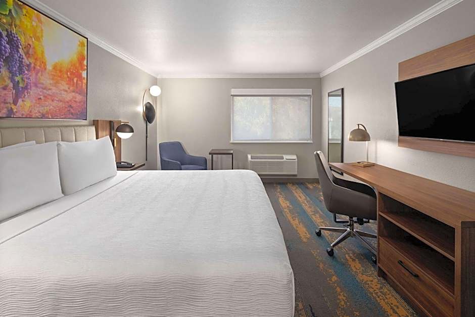 La Quinta Inn & Suites by Wyndham Yakima Downtown