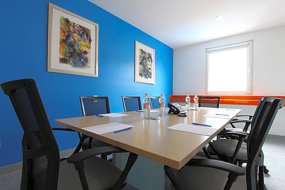 One Guadalajara Periférico Poniente