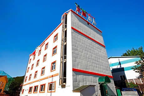 Traum Hotel & Condo