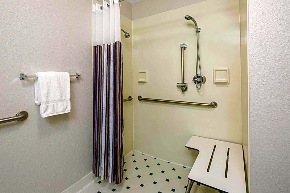 La Quinta Inn & Suites by Wyndham Fort Lauderdale Plantation