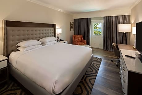 2 Queen Beds View Varies