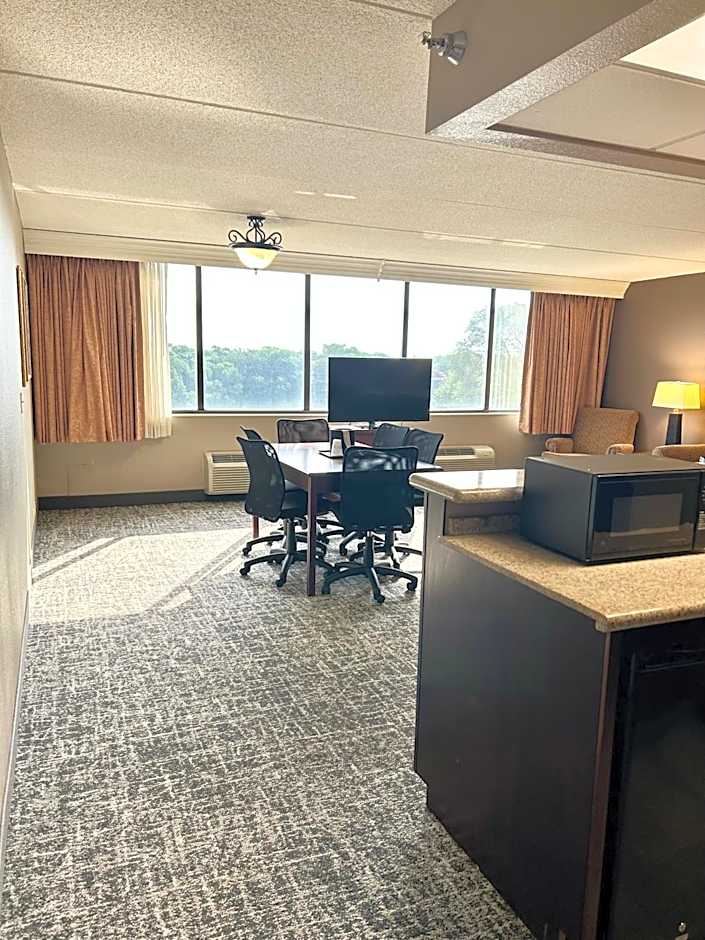 Best Western Plus Kelly Inn