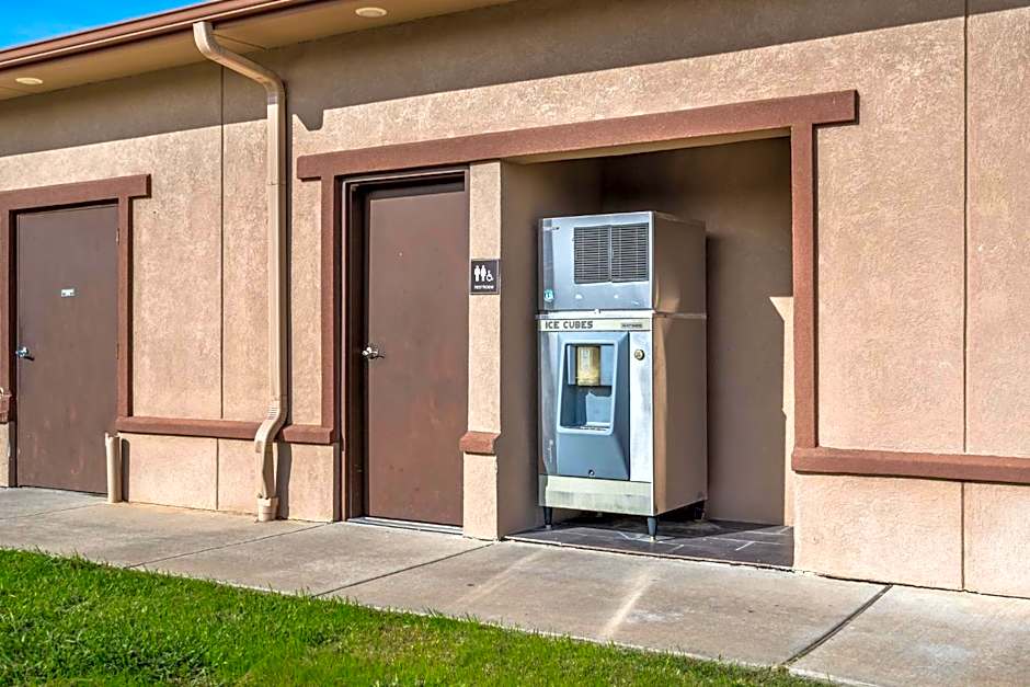 Red Roof Inn & Suites Sulphur Springs