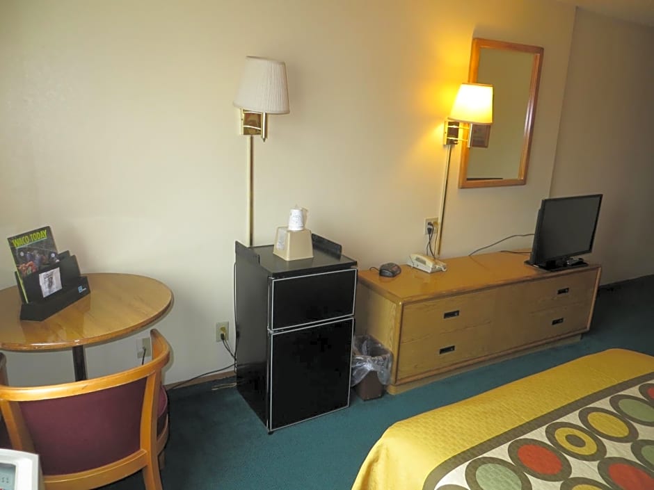 Super 8 by Wyndham Waco University Area