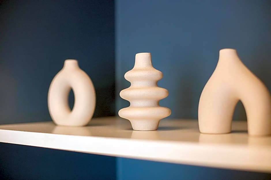 Gillis Eight Guest Rooms by Romy&Travis