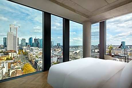 Family Adjoining Room (2 Adults + 2 Children)