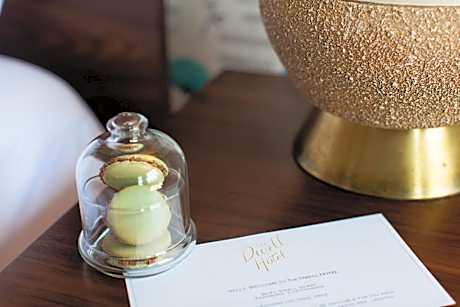 Queen Suite - The Autumn