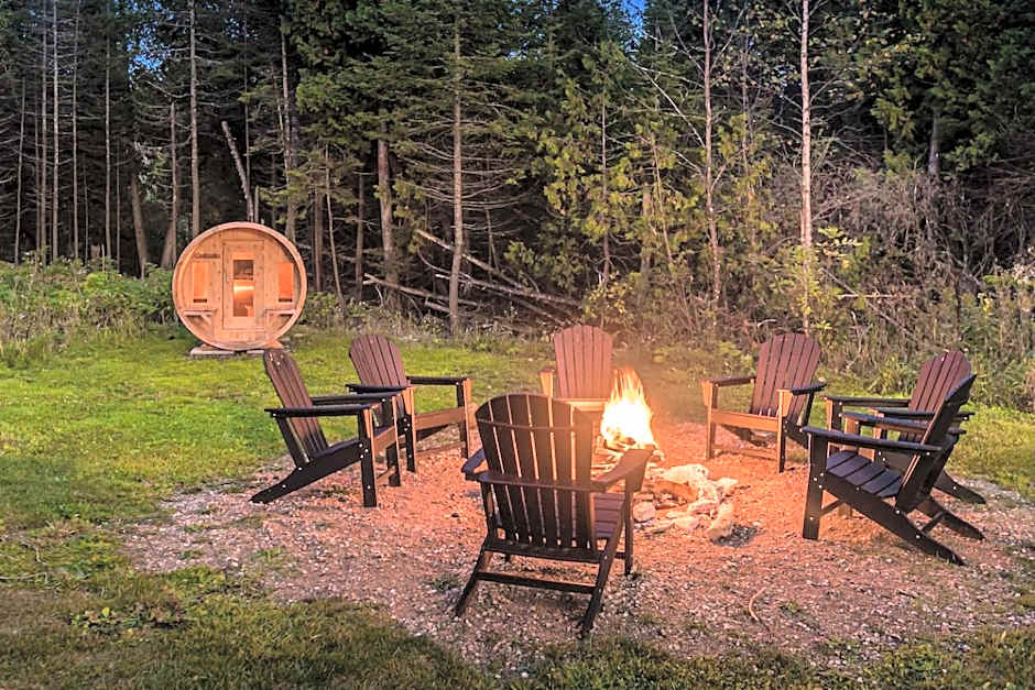 Luxury Tobermory Retreat Modern Home and Hot Tub