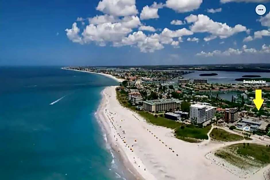 Private Two-Bedroom 5 -Directly across from Beach