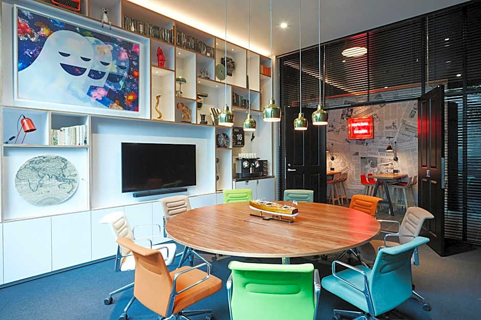 citizenM Los Angeles Downtown