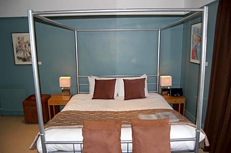 Four-Poster Balcony Room