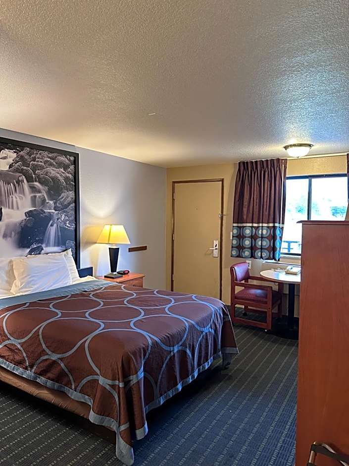 Super 8 by Wyndham Vancouver East