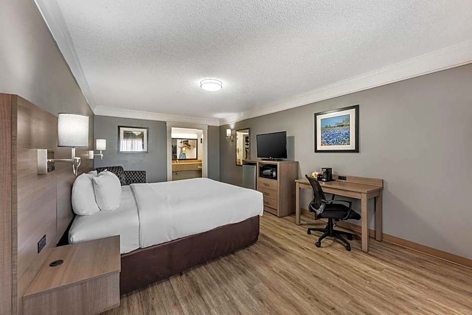 Quality Inn Near Lake Marble Falls