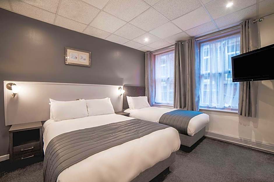 Photo 1 of 9 of 1 Double Bed and 1 Twin Bed