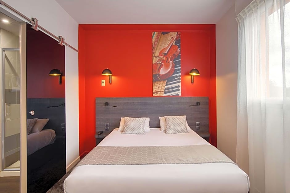 Photo 1 of 9 of Superior 1 Queen Bed