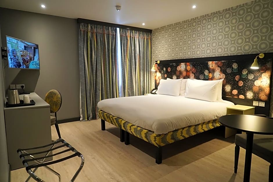 Photo 1 of 6 of King Room