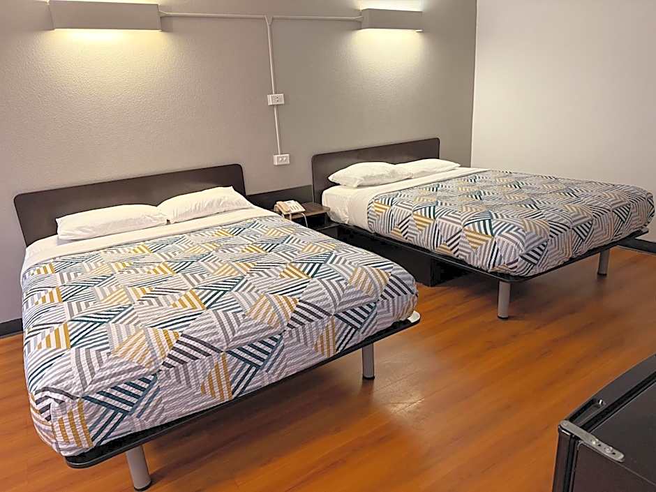 Motel 6 Joliet, IL - I-80