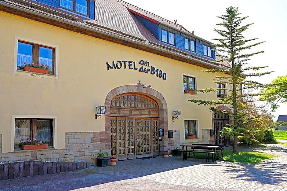 Motel an der B180