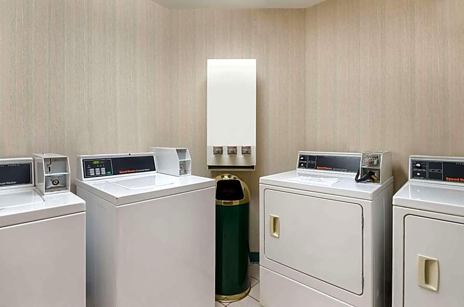 MainStay Suites Roanoke Airport