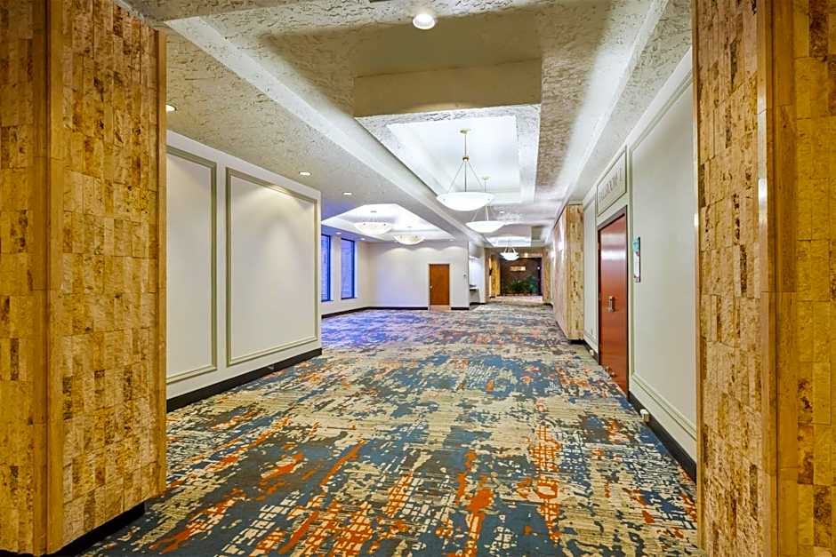 Crowne Plaza Columbus North - Worthington By IHG