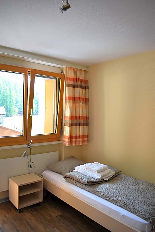 Restaurant & Hostel Hole in One