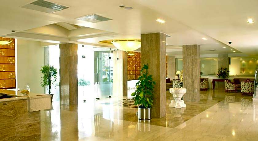Hampshire Plaza Hotel