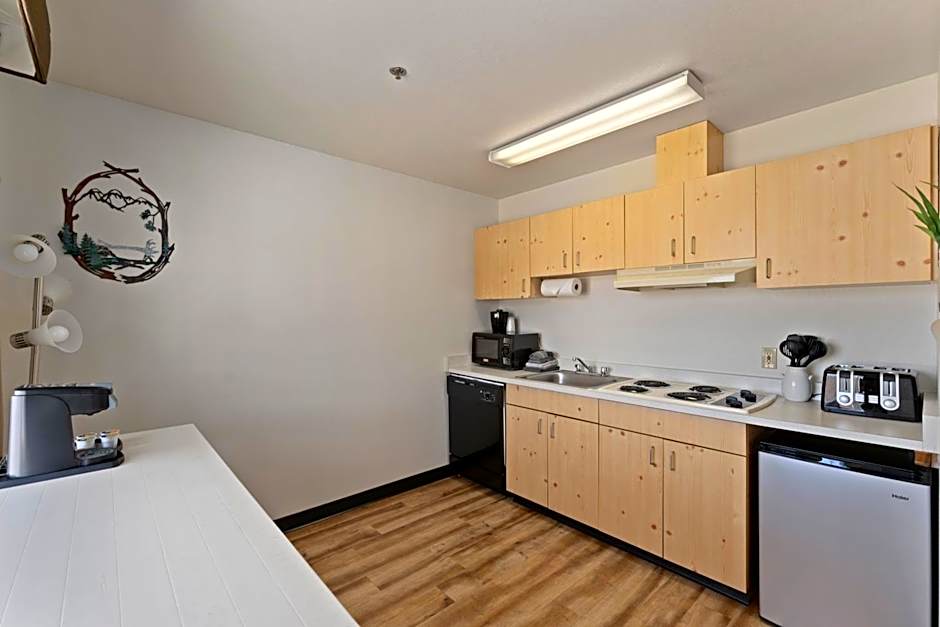 Sandpoint Hotel & Suites Downtown