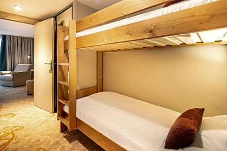 Quadruple Room with Mountain View