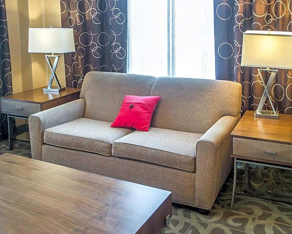 Clarion Hotel Beachwood-Cleveland