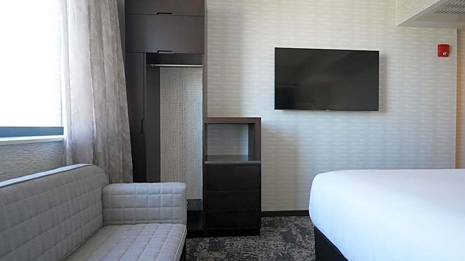 DoubleTree by Hilton Long Island City, NY