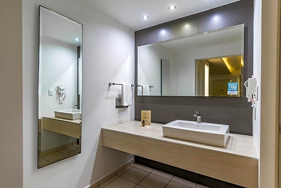 Quinta Dorada Hotel & Suites