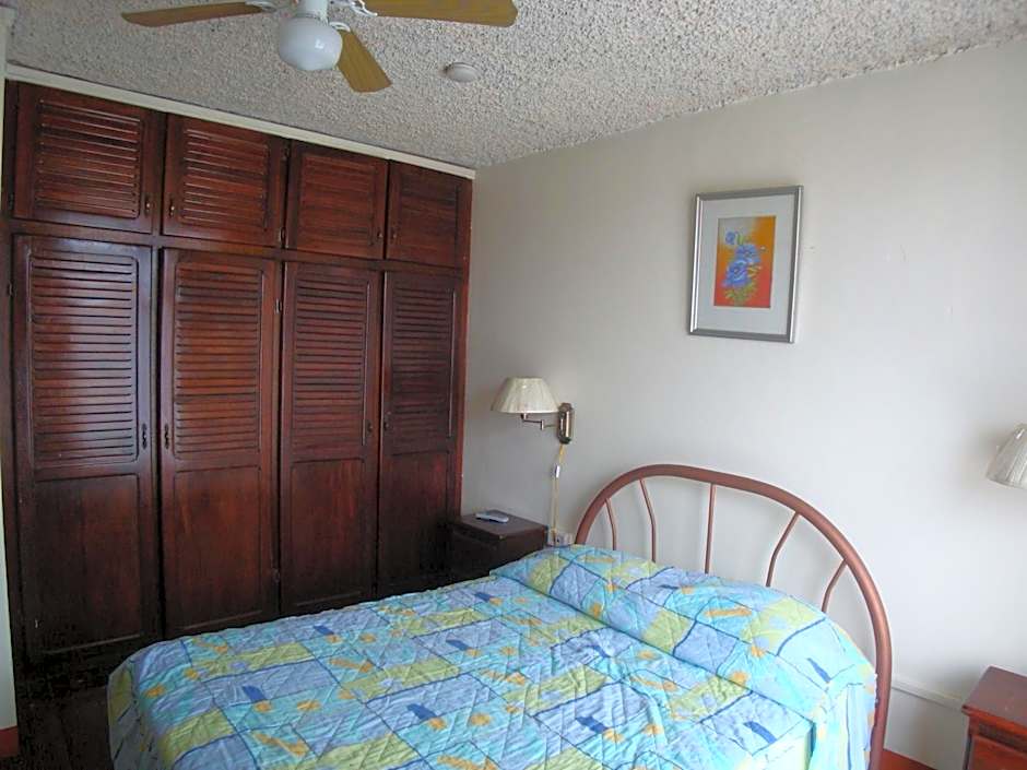 Hotel La Guaria Inn & Suites