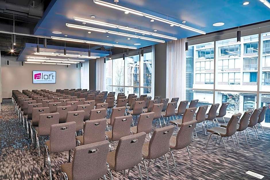 Aloft by Marriott Chicago Mag Mile