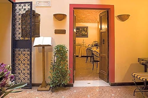 Porta Faenza Hotel