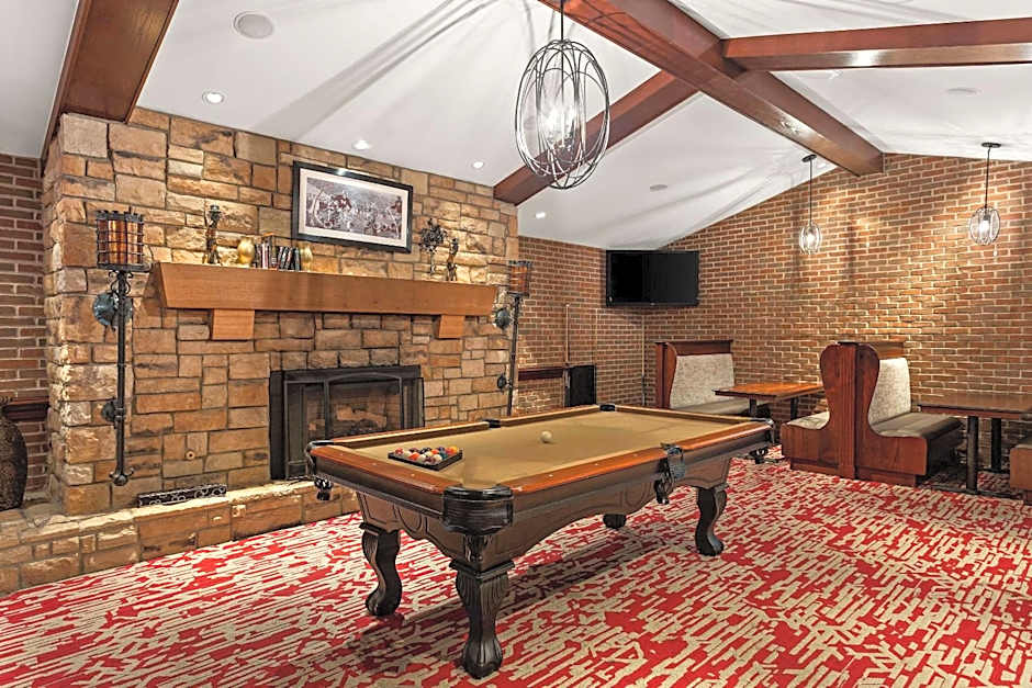 The Clover Hotel, Ascend Hotel Collection