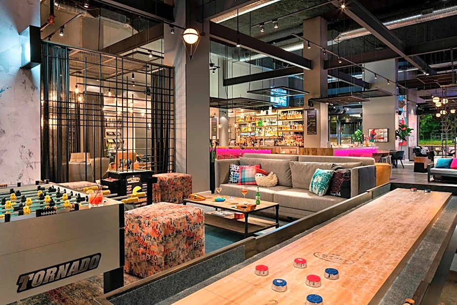 Moxy by Marriott Chicago Downtown