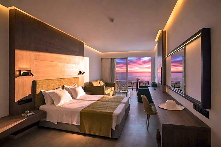 Cavo Maris Beach Hotel