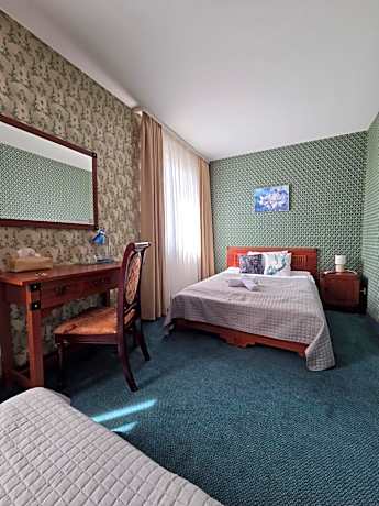 Basic Triple Room