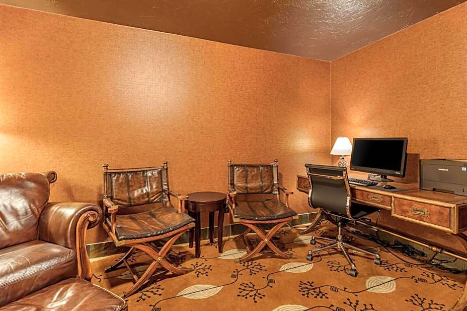 Lloyd Hotel Astoria Bayfront, an Ascend Collection Hotel