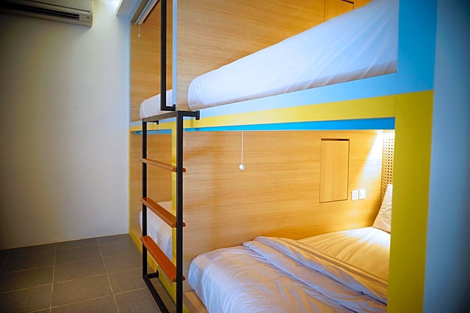 Borough Capsule Hostel Bali