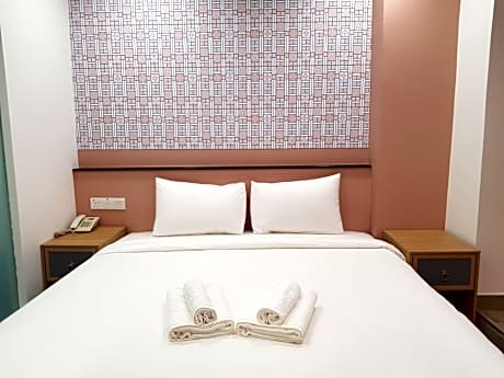 Studio with Spa Bath