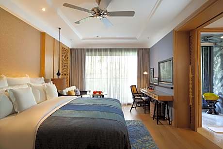 Standard King Room with Partial Ocean View